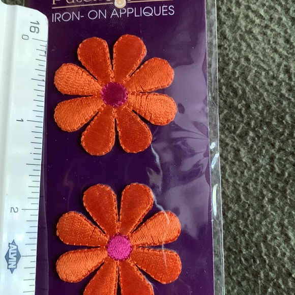 NIP. Lot of sewing appliqués, zipper sliders and overall buckles. - Picture 8 of 9